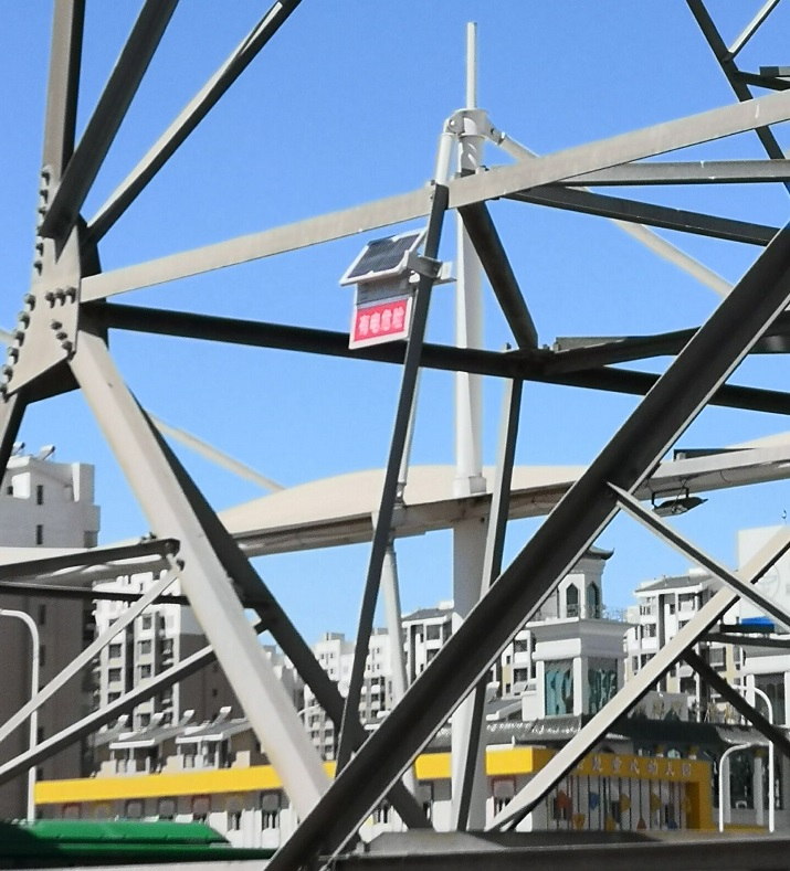 防外破警示牌，提醒靠近物體離開危險區域